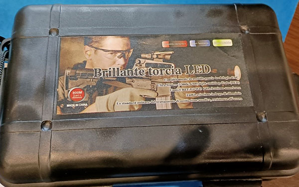 Battery Universal Charger (손전등 Brilliante Torcia LED 충전기) 제품사진 #3